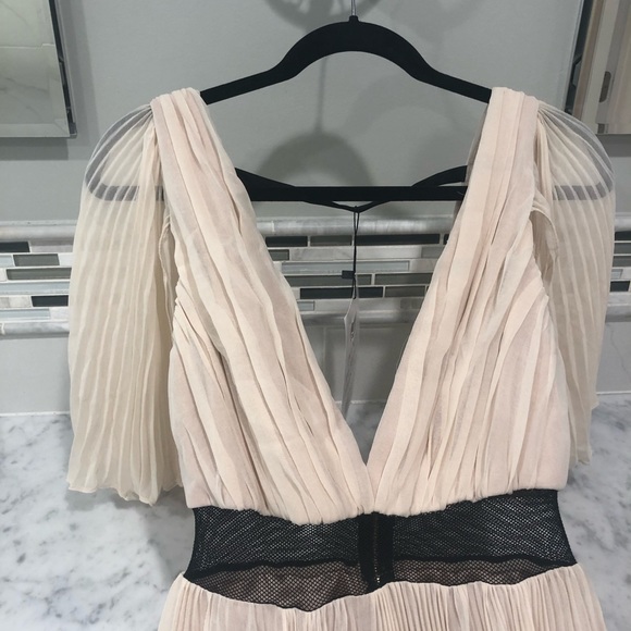 hayden pink black pleated flutter sleeve gown - Picture 2 of 12